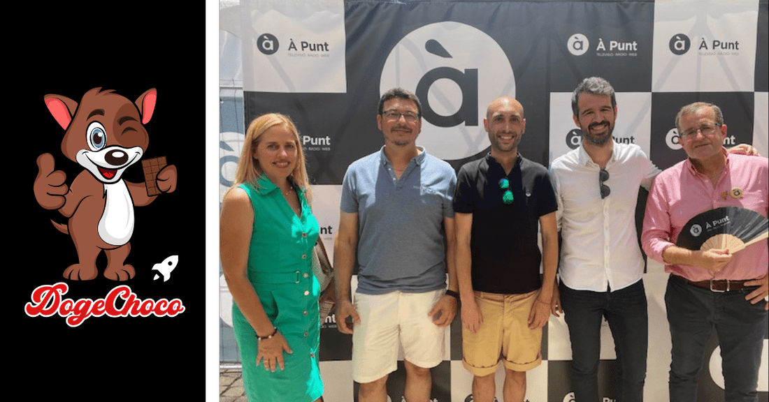 Dogechoco visita con Blue Media el Racó A Punt en Hogueras de Alicante